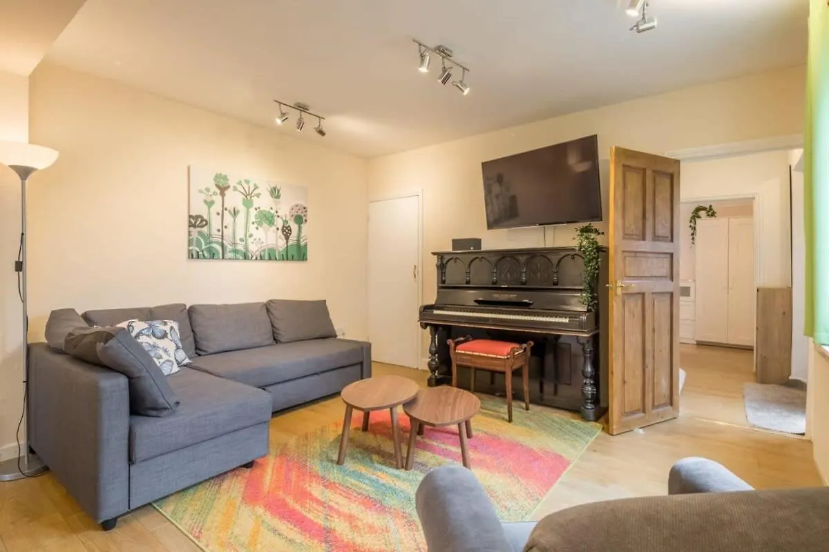 4 Bed Central Home - Perfect Location With Parking Cambridge