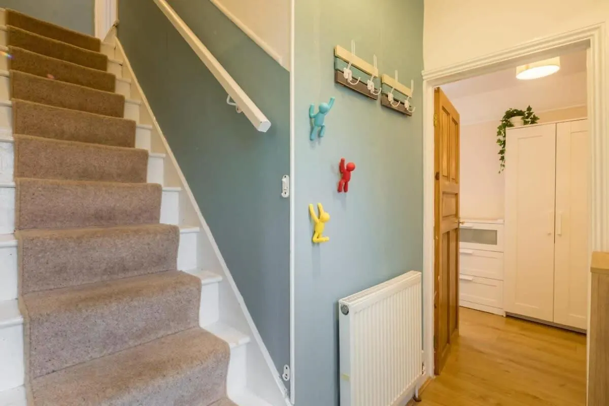 Prázdninový dům 4 Bed Central Home - Perfect Location With Parking Cambridge Velká Británie